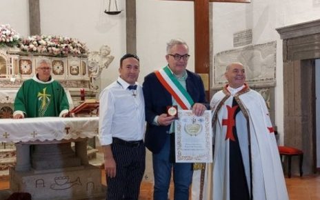 4. Premio Cuore dOro dai Templari al Sindaco Di Sarno Somma V.na 25.6.2023