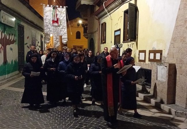 3. Don Salvatore Purcaro in Via Crucis Brusciano 28 3 2024